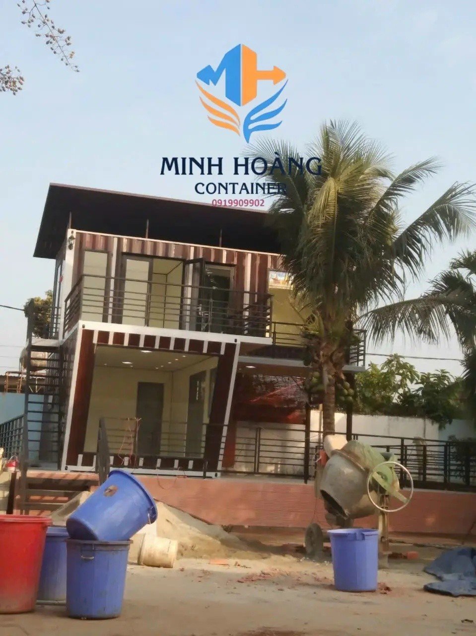 Container Văn Phòng 2 Tầng Thiết Kế Hiện Đại Màu Nâu Viền Trắng – Sang Trọng & Tối Ưu Diện Tích